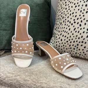 NWOT size 10 DV by Dolce Vita Tan and White Heels with Pearl Accents